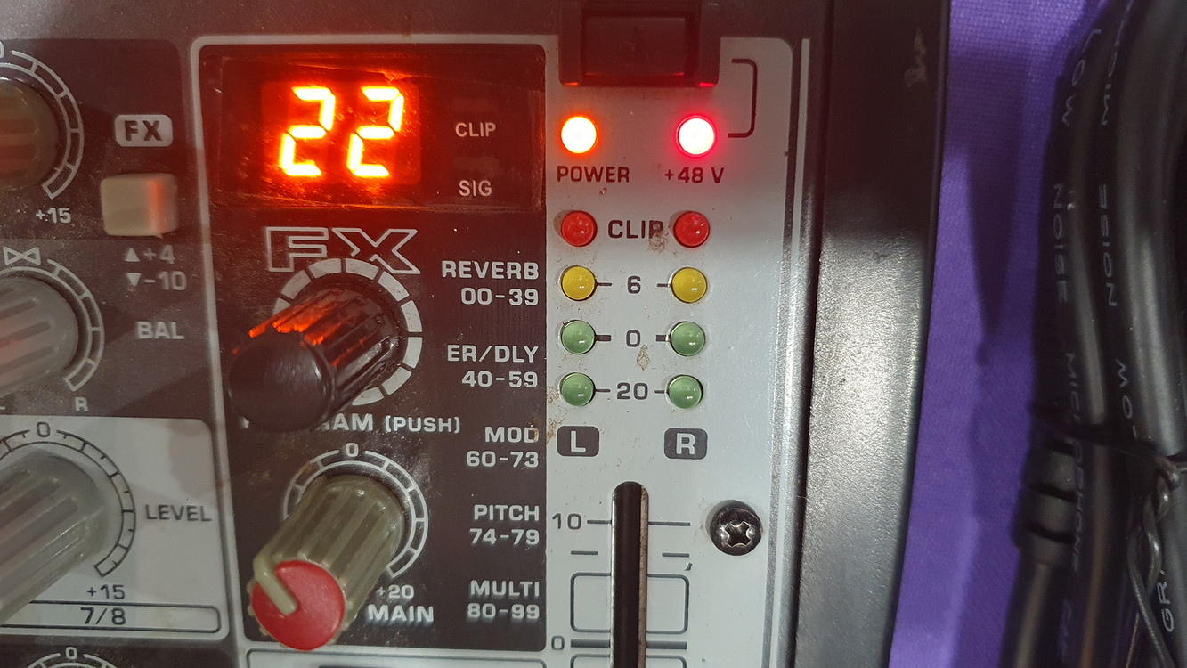 이펙터 내장형 베링거 믹서 HENYX 1002FX 팝니다 이미지