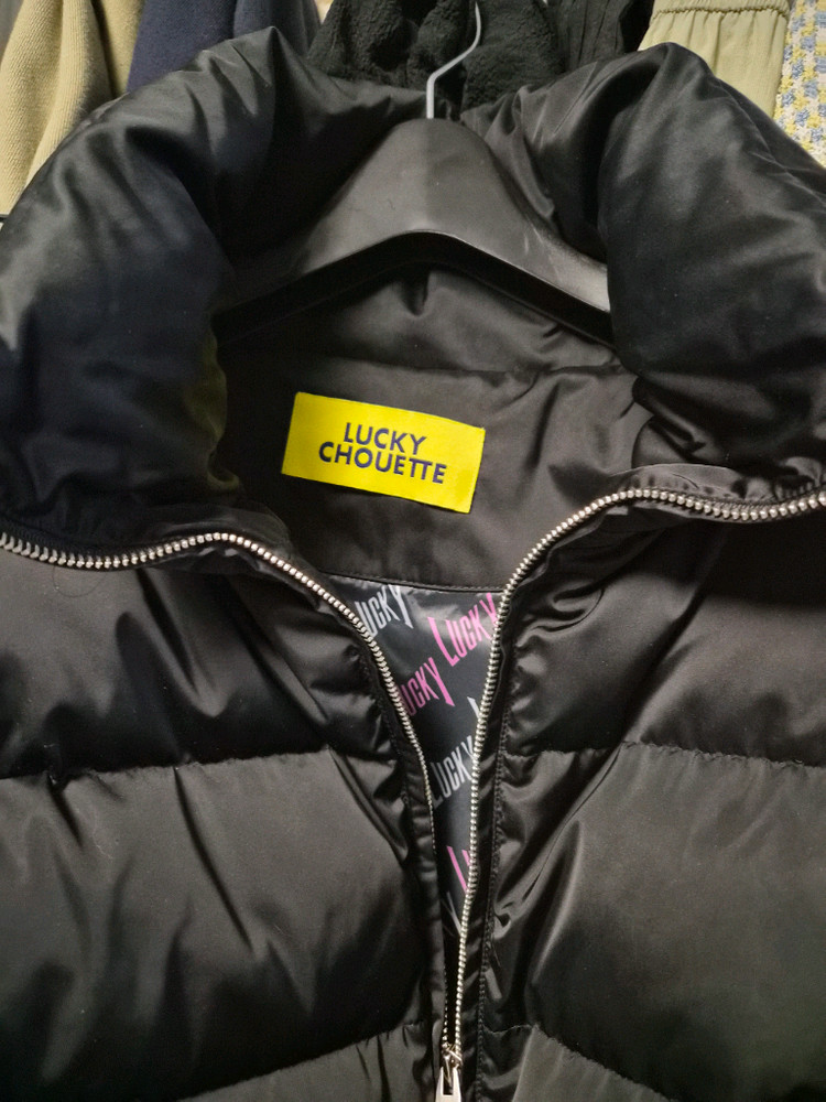 럭키슈에뜨 구스다운패딩점퍼팝니다 이미지