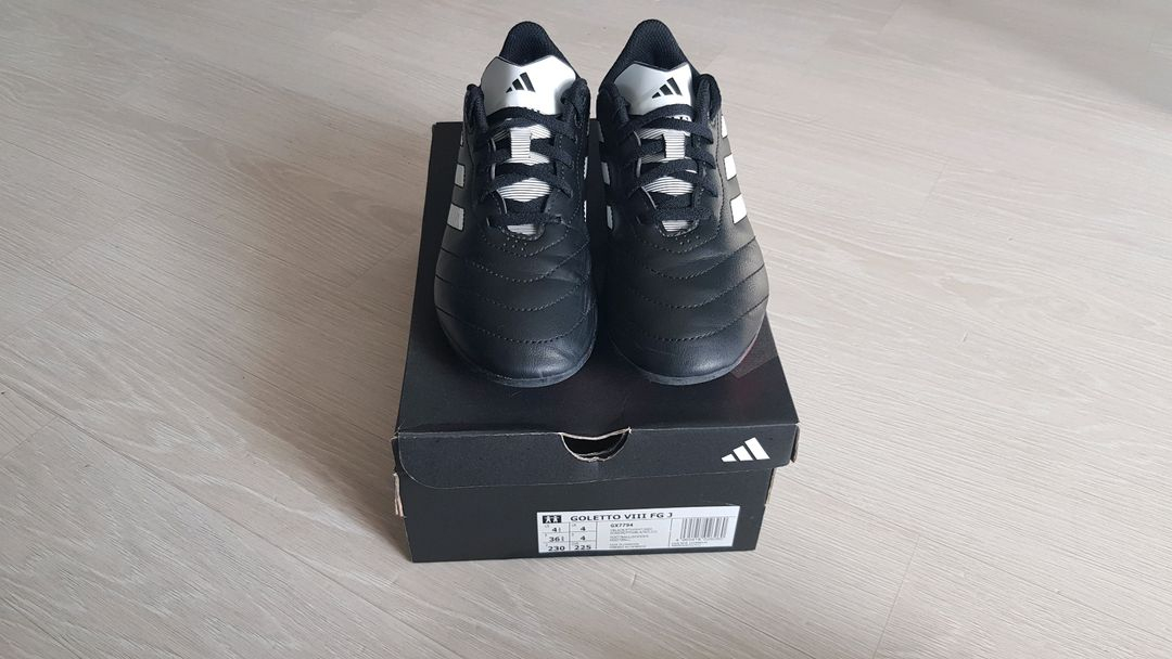 아디다스 축구화 230사이즈.1회착. 이미지