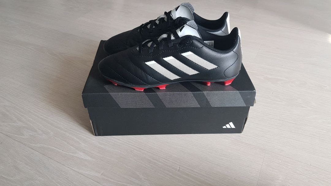 아디다스 축구화 230사이즈.1회착. 이미지