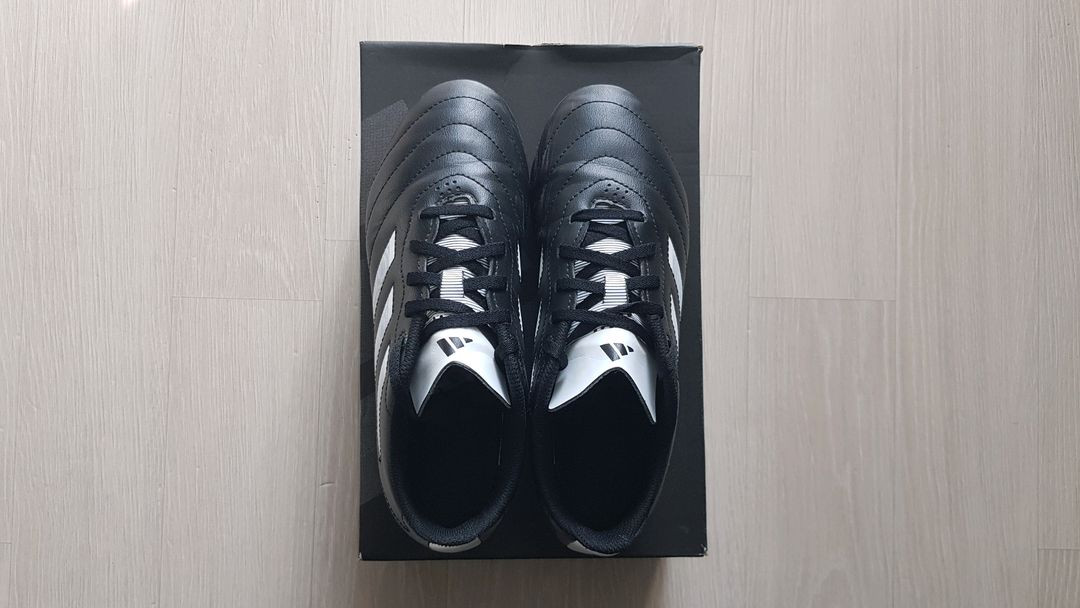 아디다스 축구화 230사이즈.1회착. 이미지