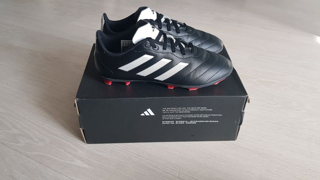 아디다스 축구화 230사이즈.1회착. 이미지