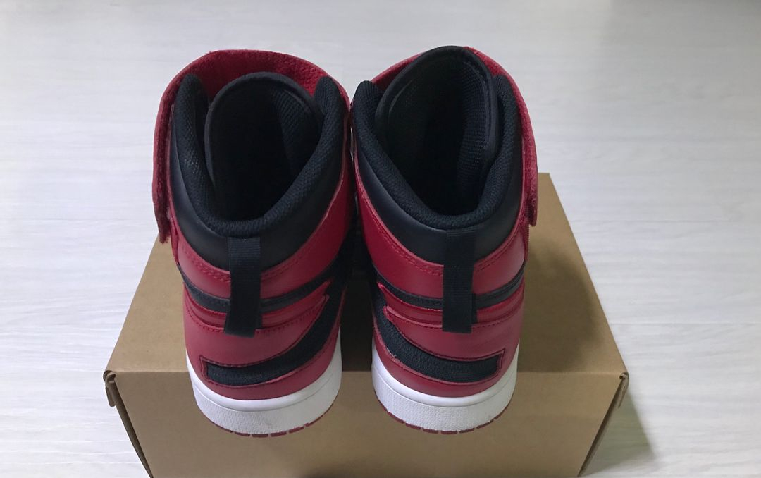 나이키 에어조던1 하이 플라이이즈 270 이미지