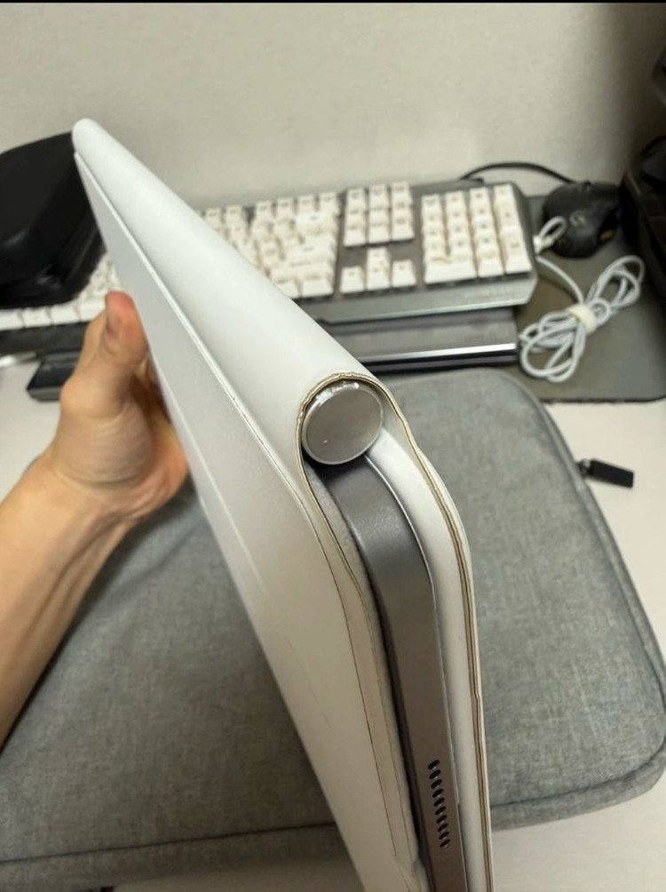 아이패드 프로 6세대 12.9인치 256기가 와이파이 정품키보드 판매합니다. 이미지