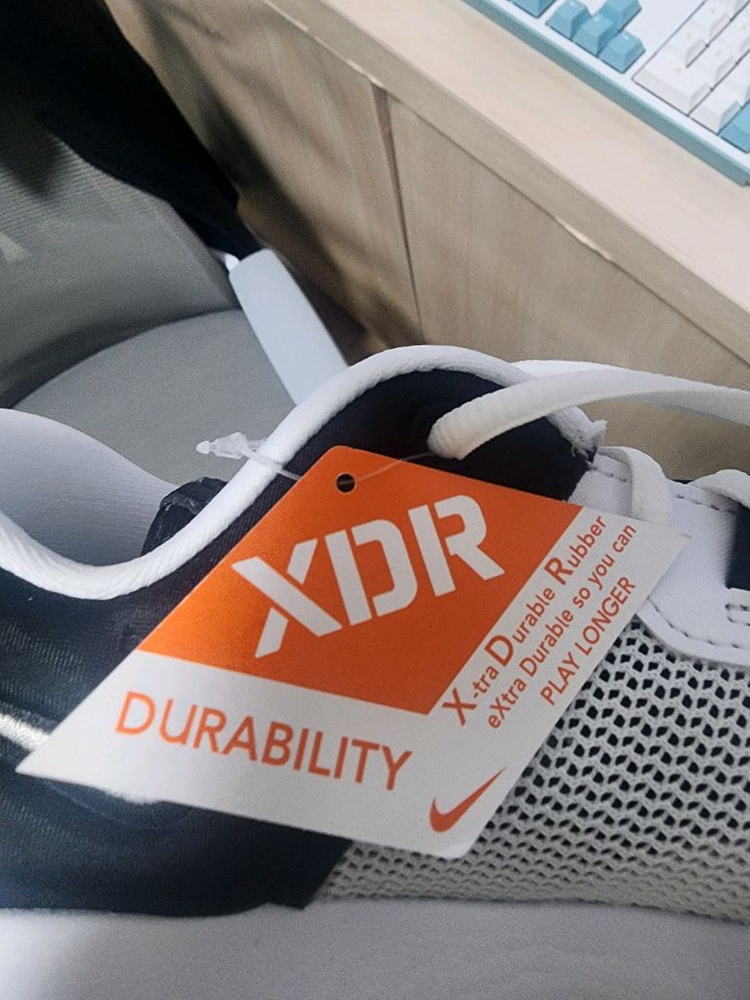 나이키 이모탈리티3 7만원에 판매 합니다(텍달린 새것) 이미지