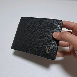 [100%/정품] 루이비통 멀티플 타이가 블랙 반지갑, 루이비통지갑,루이비통반지갑 이미지