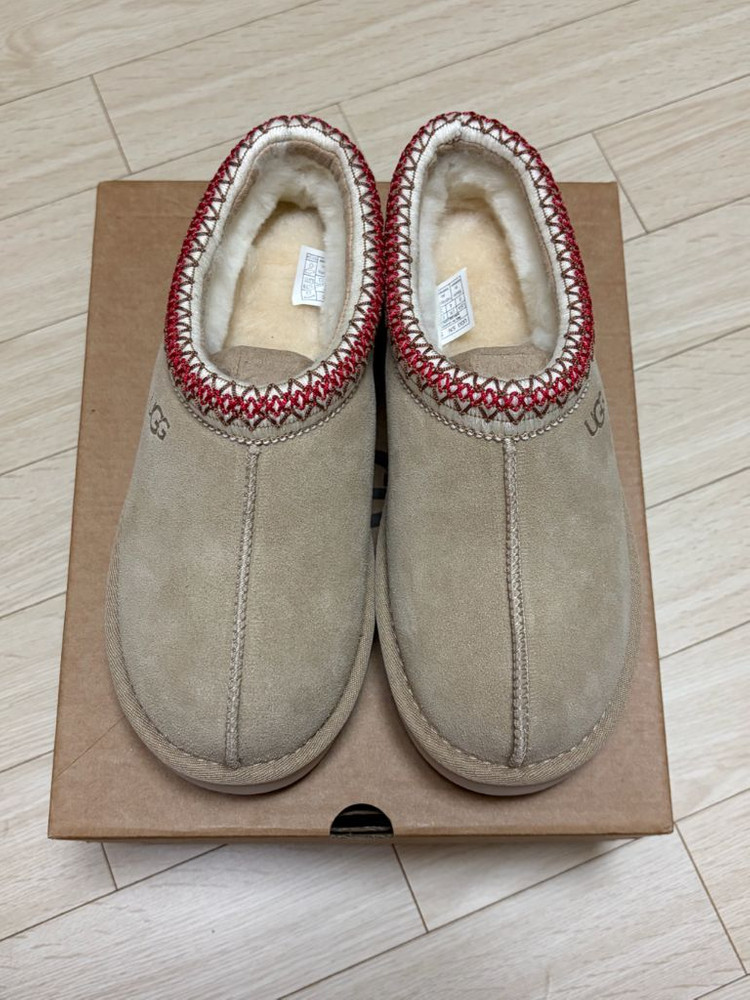 UGG 어그 / 타스만 슬리퍼 샌드 다크체리 / 230(6) 이미지