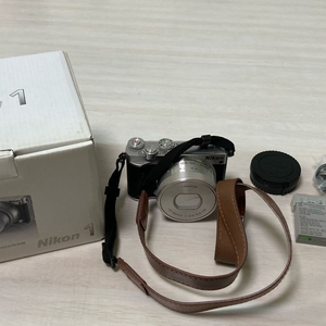 니콘 1 J5 미러리스 카메라 10-30mm 렌즈 이미지