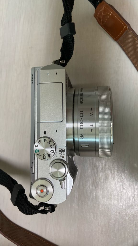 니콘 1 J5 미러리스 카메라 10-30mm 렌즈 이미지