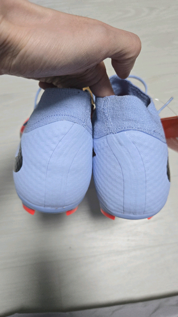 나이키 팬텀6 하이 ACAD FG MG 295mm 판매합니다 축구화 이미지