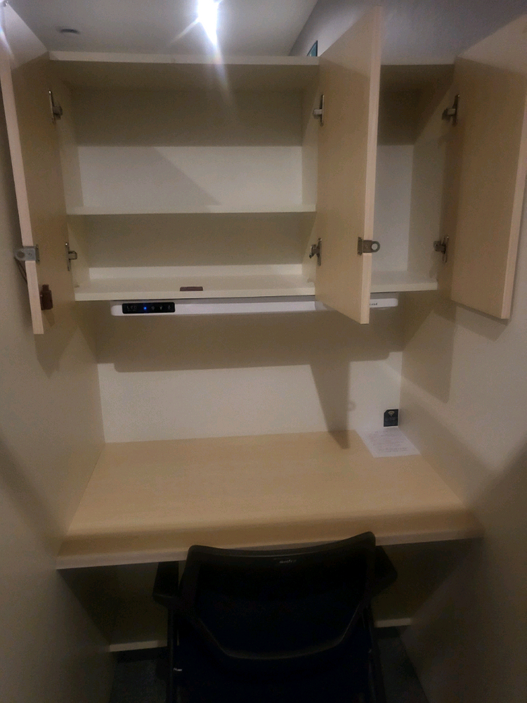 독서실책상과 시디즈의자 스터디카페폐업 이미지