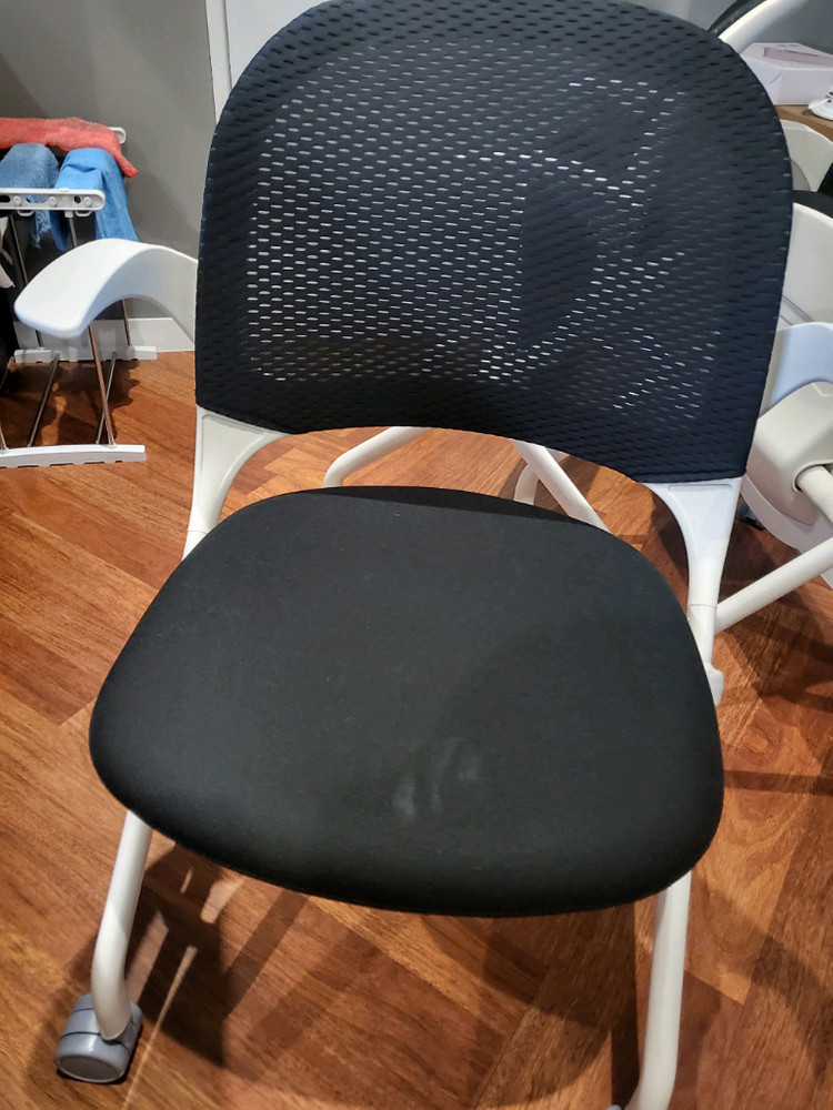 독서실책상과 시디즈의자 스터디카페폐업 이미지