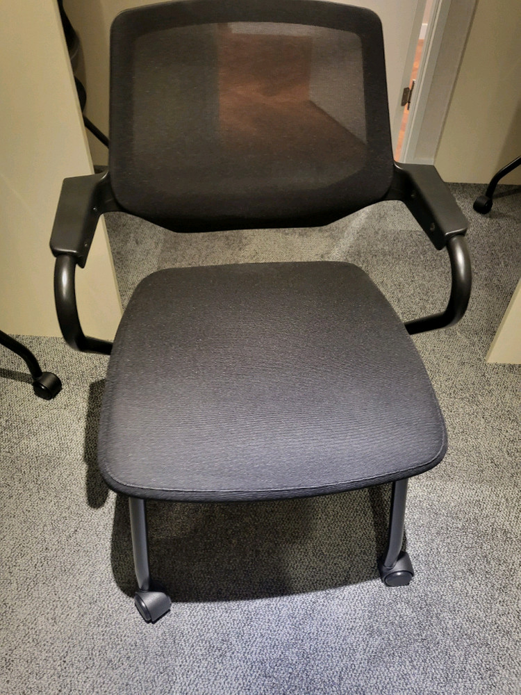 독서실책상과 시디즈의자 스터디카페폐업 이미지