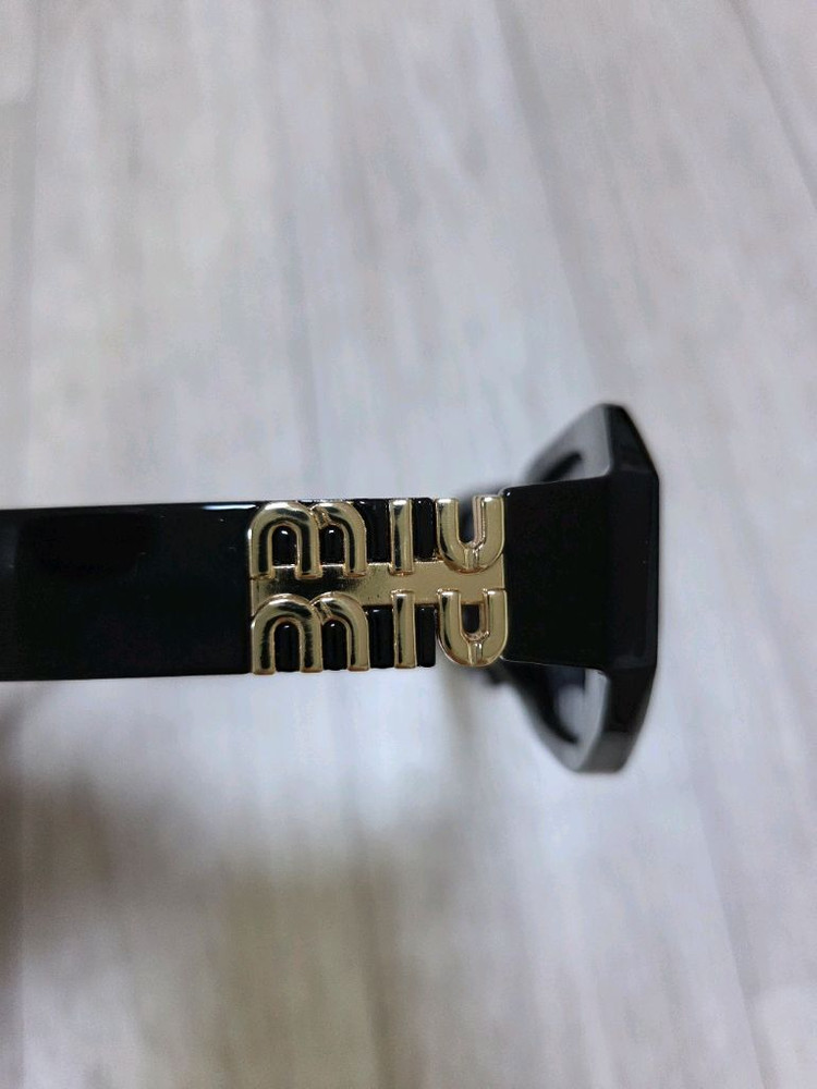 미우미우 선글라스 이미지