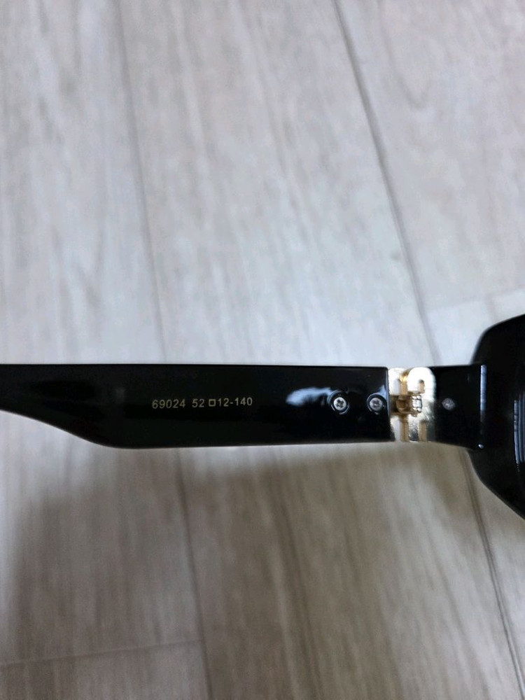 미우미우 선글라스 이미지