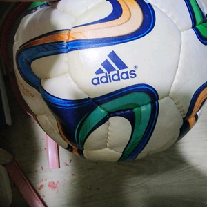 아디다스 브라주카 축구공 이미지