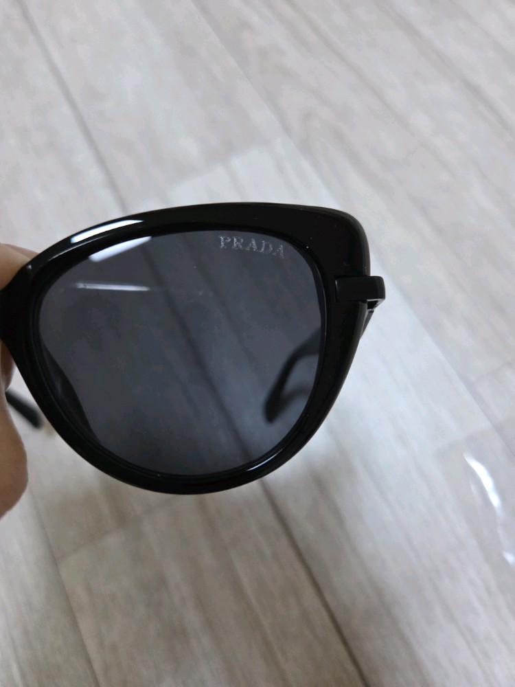 프라다 선글라스 이미지