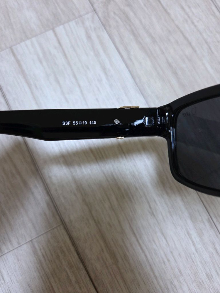 디올 오블리크 선글라스 이미지