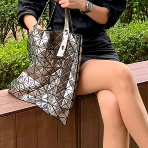 바오바오백 토트백/숄더백 라지 플래티넘 정품S급(한글텍)구찌프라다루이비통디올고야드샤넬셀린느보테가생로랑버버리가방크로스 이미지