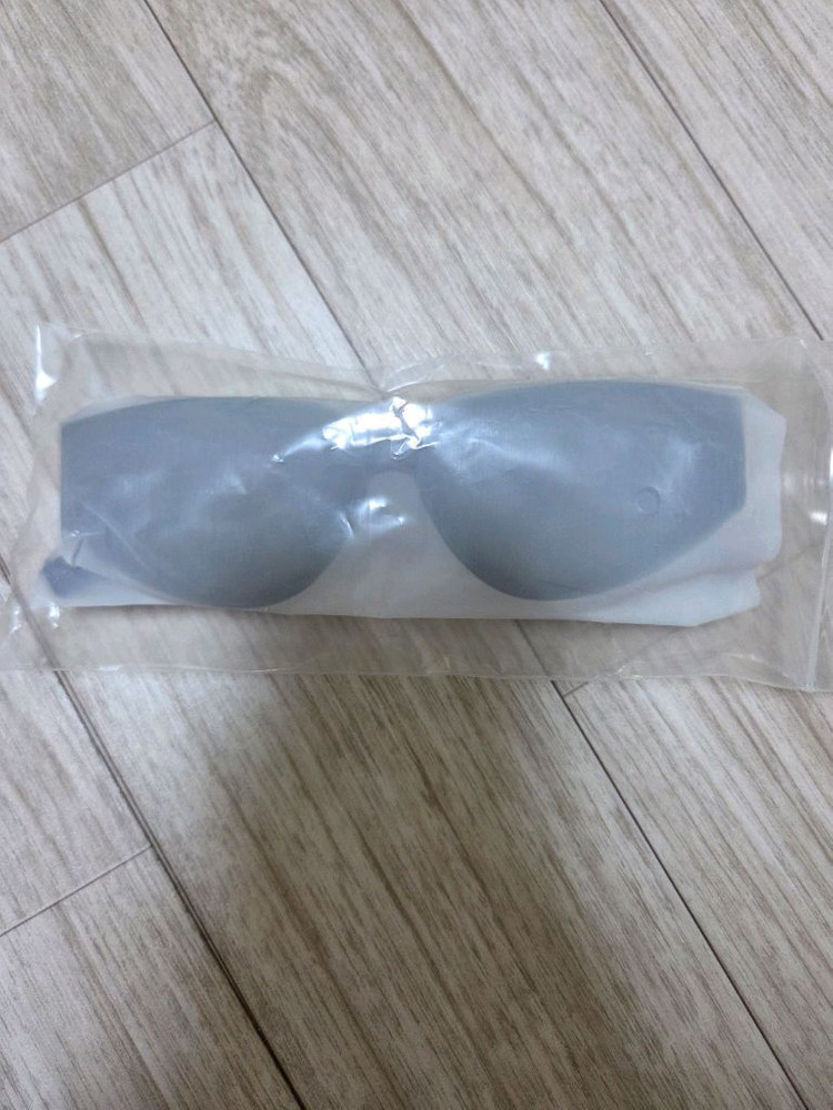 입생로랑 선글라스 이미지