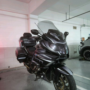 대형 투어링 바이크 이미지