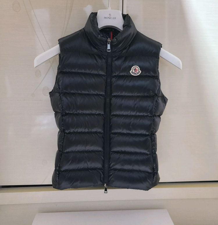 (새상품급)몽클레어 chany 패딩조끼(마지막 가격)가니하프롱패딩명품갸니구찌루이비통프라다스톤아일랜드에르메스로로피아나 이미지