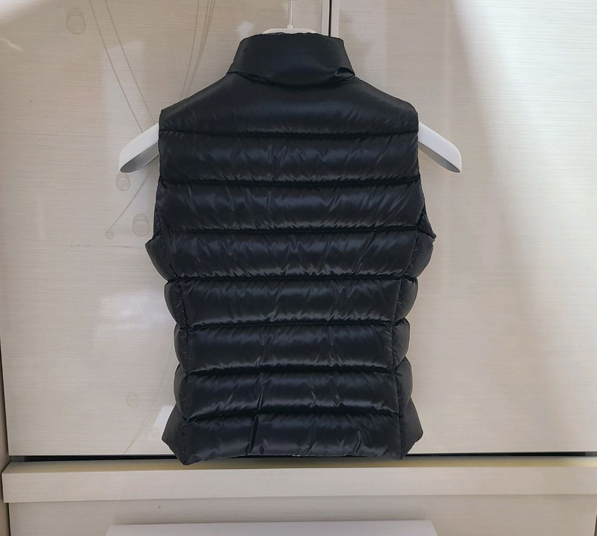 (새상품급)몽클레어 chany 패딩조끼(마지막 가격)가니하프롱패딩명품갸니구찌루이비통프라다스톤아일랜드에르메스로로피아나 이미지