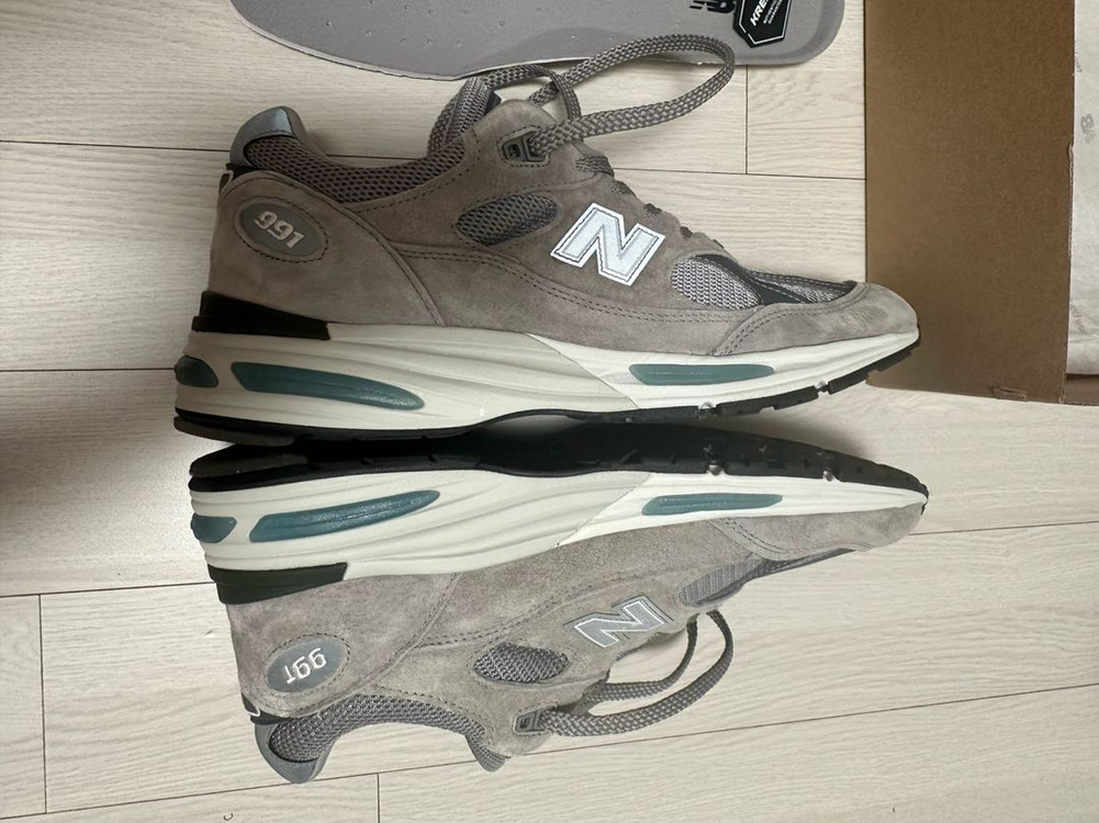 뉴발란스 991 v2 그레이 사이즈 280 팝니다 이미지