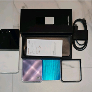 폴더블 스마트폰 512GB 이미지