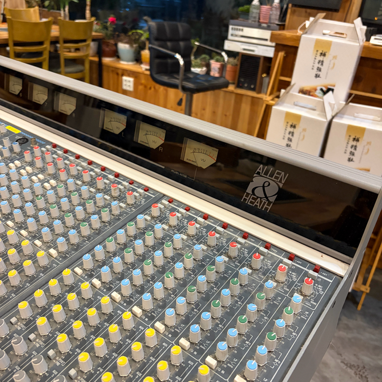allen & hearh gl3300 영국 알렌히스 40채널 아나로그 콘솔 믹싱콘솔 이미지