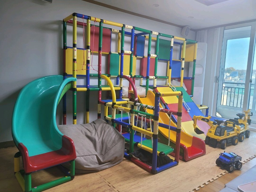 정글짐 놀이터 미끄럼틀 이미지