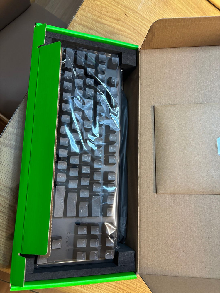 레이저 헌츠맨 v2 텐키리스 게이밍 기계식 키보드 이미지