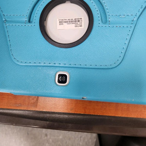 삼성 갤럭시탭 SM-T583 모델 32GB 블루 색상입니다. 겉에 케이스 씌워져 있고, 생활 기스 거의 없습니다. 이미지