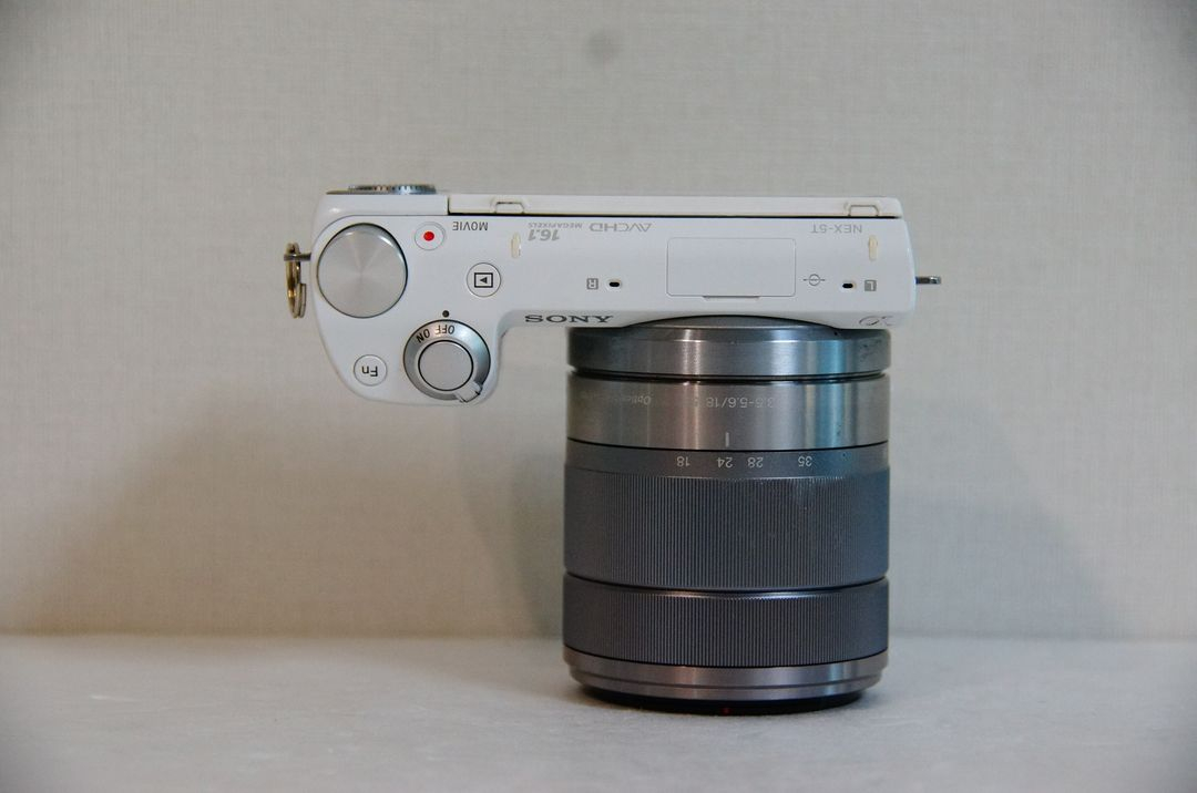 [소니] NEX-5T 화이트 미러리스카메라팝니다.(94컷) 이미지