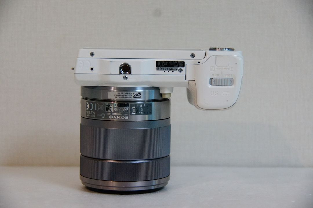 [소니] NEX-5T 화이트 미러리스카메라팝니다.(94컷) 이미지