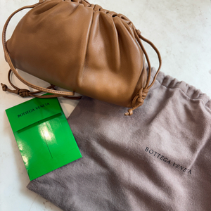 보테가베네타 만두백 카멜색상 이미지