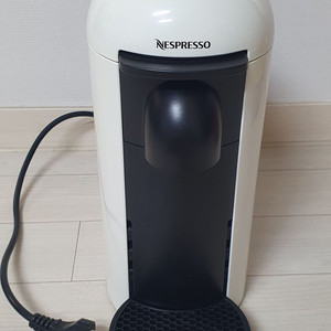 네스프레소 버츄오 플러스 화이트 캡슐 커피머신 판매 이미지