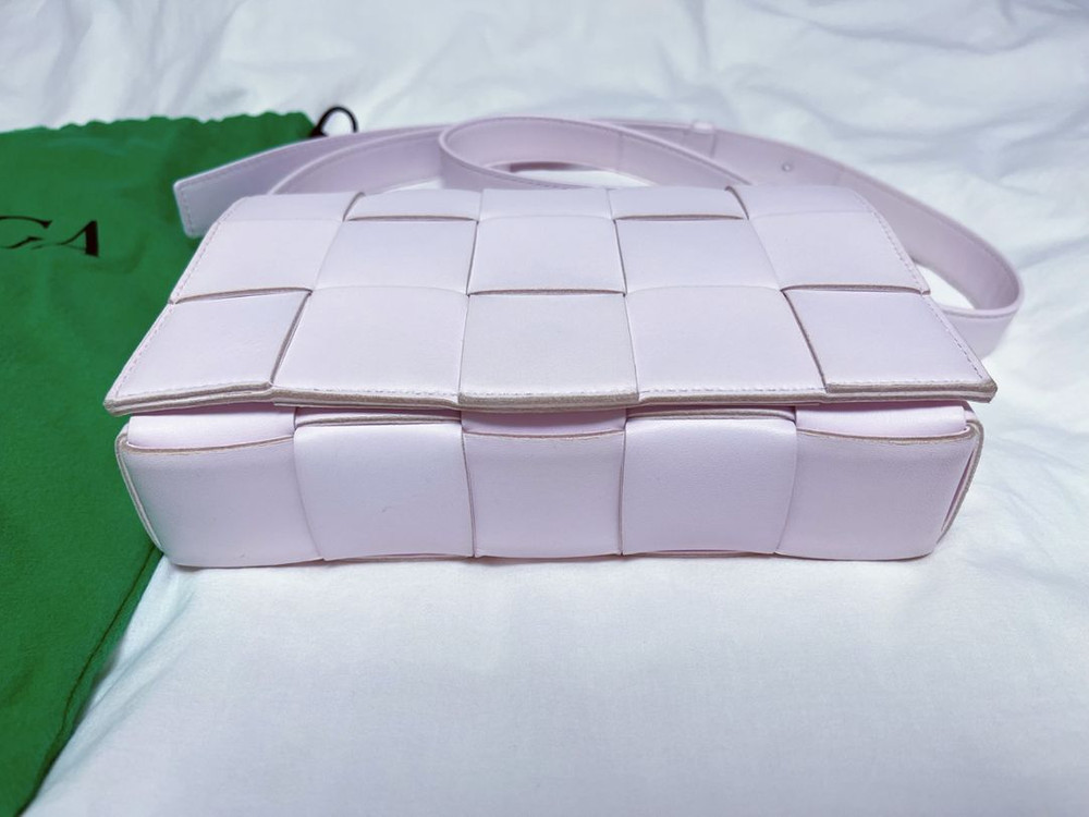 보테가베네타 카세트백 블리스워시드 한정판 색상 이미지