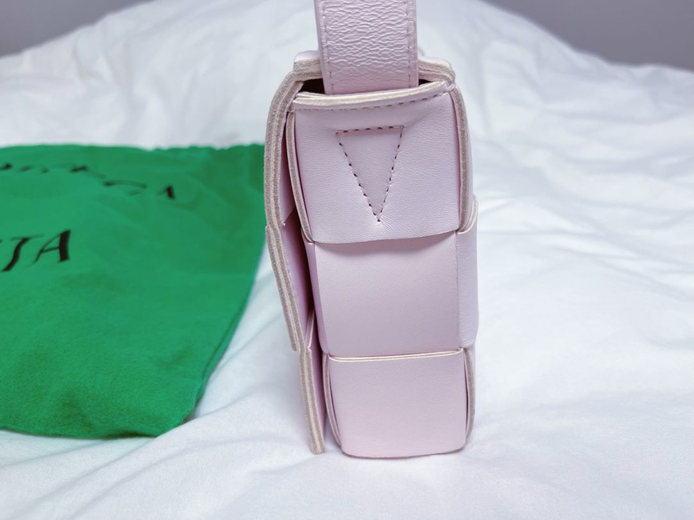 보테가베네타 카세트백 블리스워시드 한정판 색상 이미지