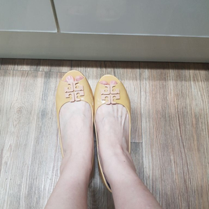 토리버치 웨지힐 이미지