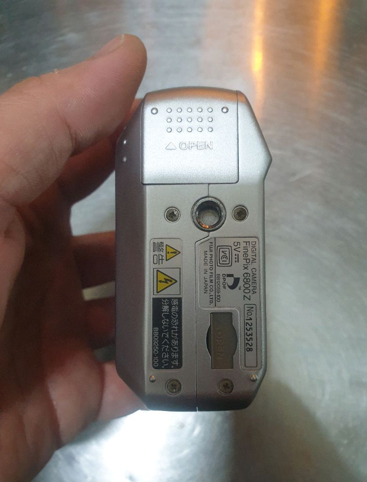 후지 파인픽스 6800Z 올드디카(올드 디지털카메라) FUJIFILM Finepix 6800Z 이미지