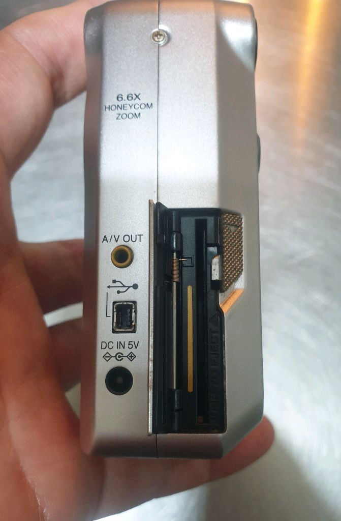 후지 파인픽스 6800Z 올드디카(올드 디지털카메라) FUJIFILM Finepix 6800Z 이미지