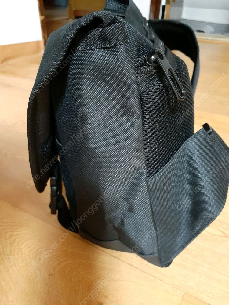 가방새거입니다 남여공녀 사이즈넉넉해 사진보세요 앞쪽 속 쟈크고리가 없습니다 다른다좋아요 편하게 보세요 15000원 이미지