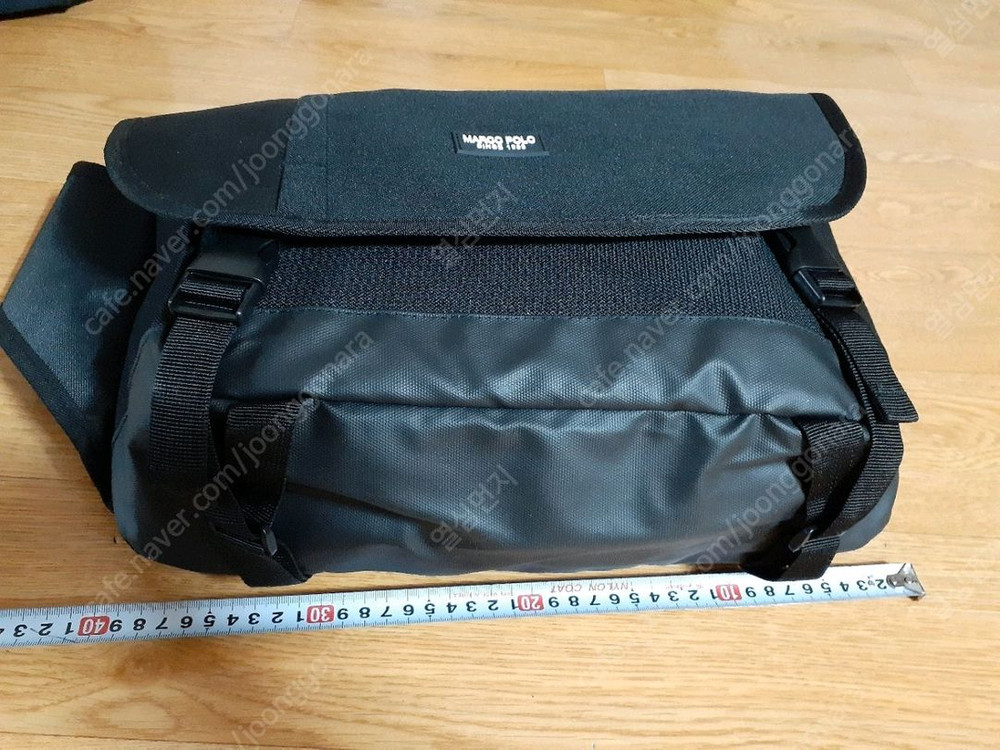 가방새거입니다 남여공녀 사이즈넉넉해 사진보세요 앞쪽 속 쟈크고리가 없습니다 다른다좋아요 편하게 보세요 15000원 이미지