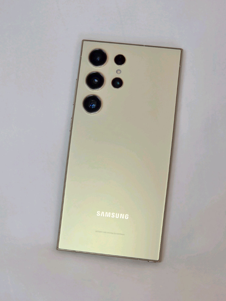 자급제 갤럭시 S24 울트라 1T (케이스 3개, 필름 2매 새상품 포함) 이미지