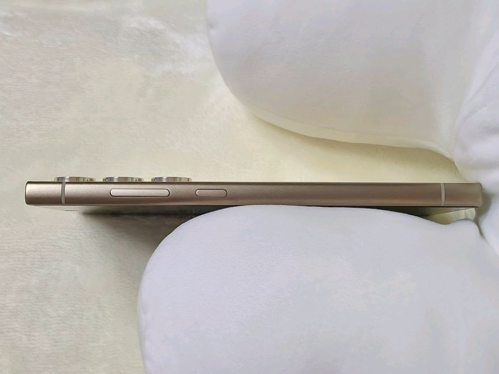 자급제 갤럭시 S24 울트라 1T (케이스 3개, 필름 2매 새상품 포함) 이미지