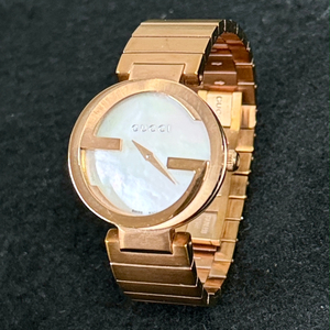 GUCCI 구찌 YA133515 인터로킹 GG 자개 메탈시계 여성시계 이미지