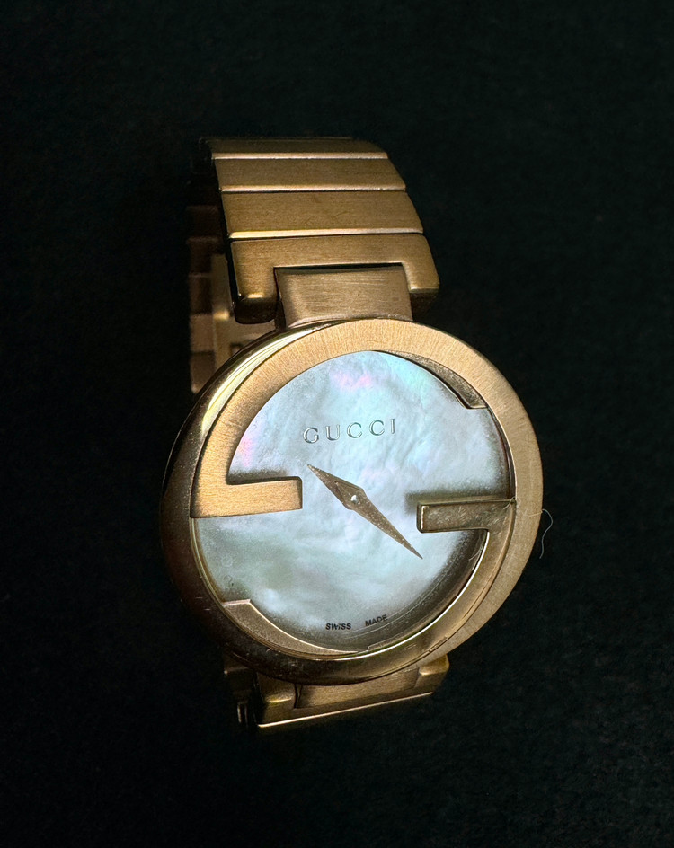 GUCCI 구찌 YA133515 인터로킹 GG 자개 메탈시계 여성시계 이미지