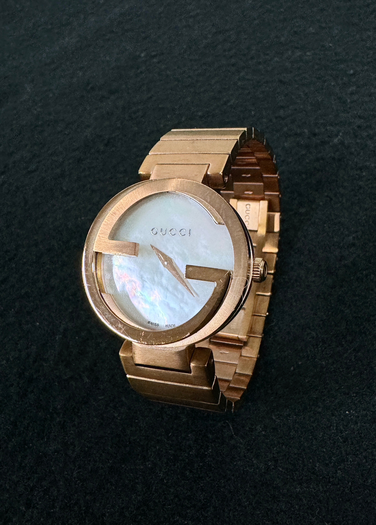 GUCCI 구찌 YA133515 인터로킹 GG 자개 메탈시계 여성시계 이미지
