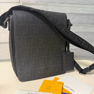 펜디 ff로고 크로스백 급처 이미지